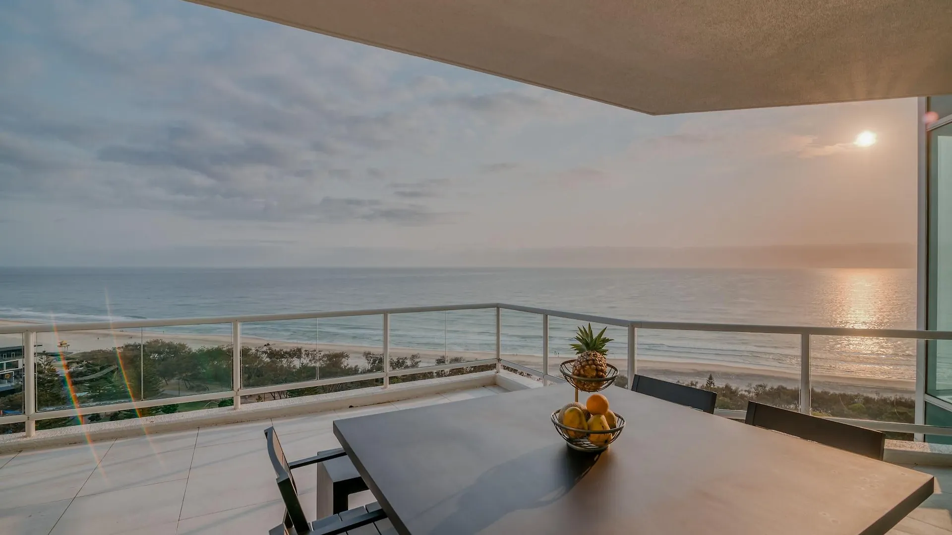Carmel By The Sea Apart-hotel Gold Coast
