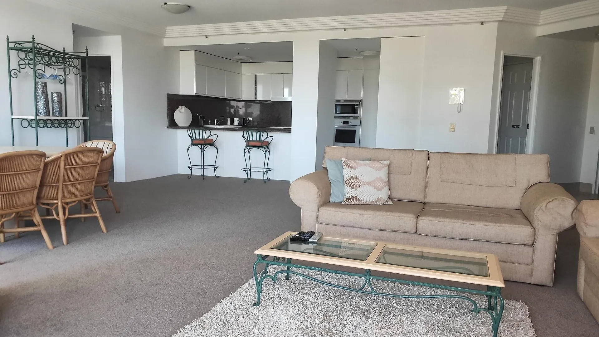 Carmel By The Sea Apart-hotel Gold Coast