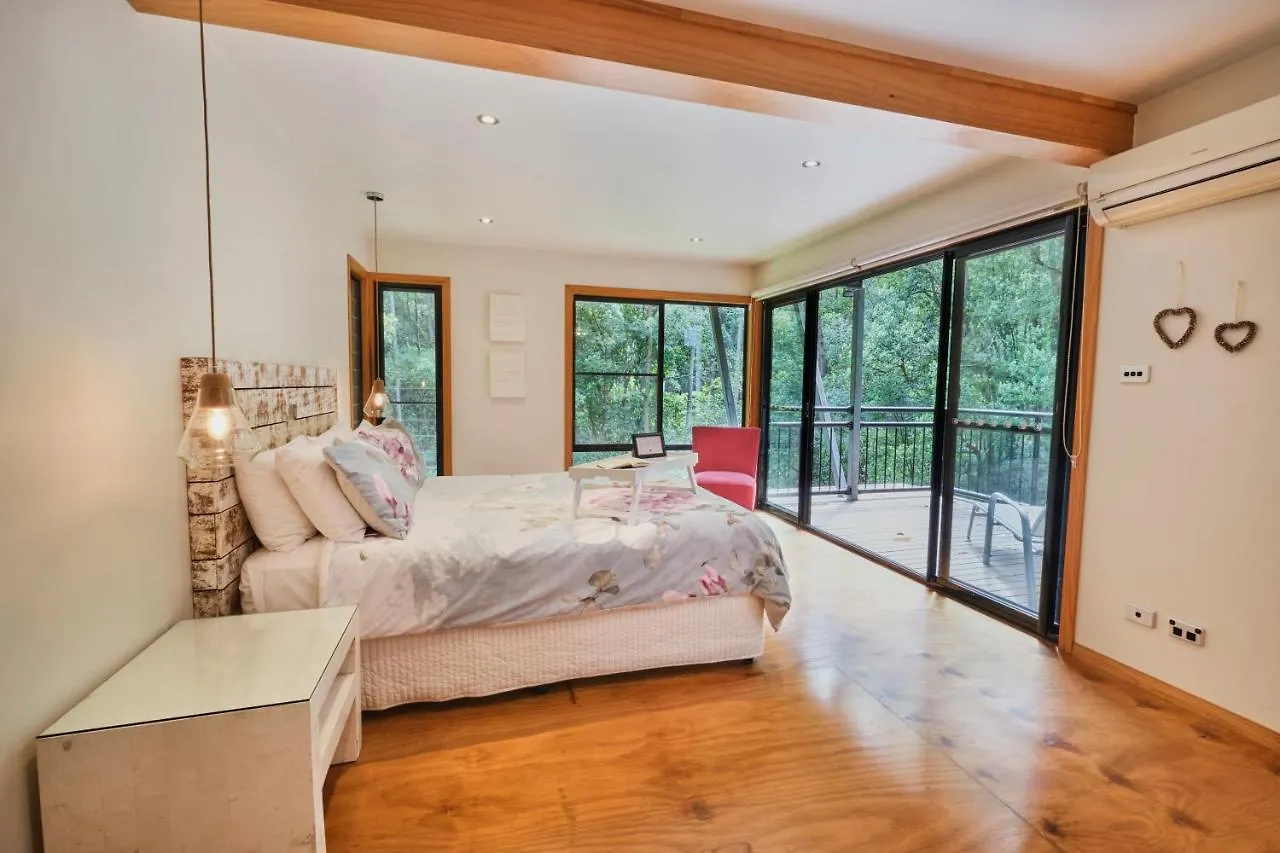 Ecoasis Lodge *