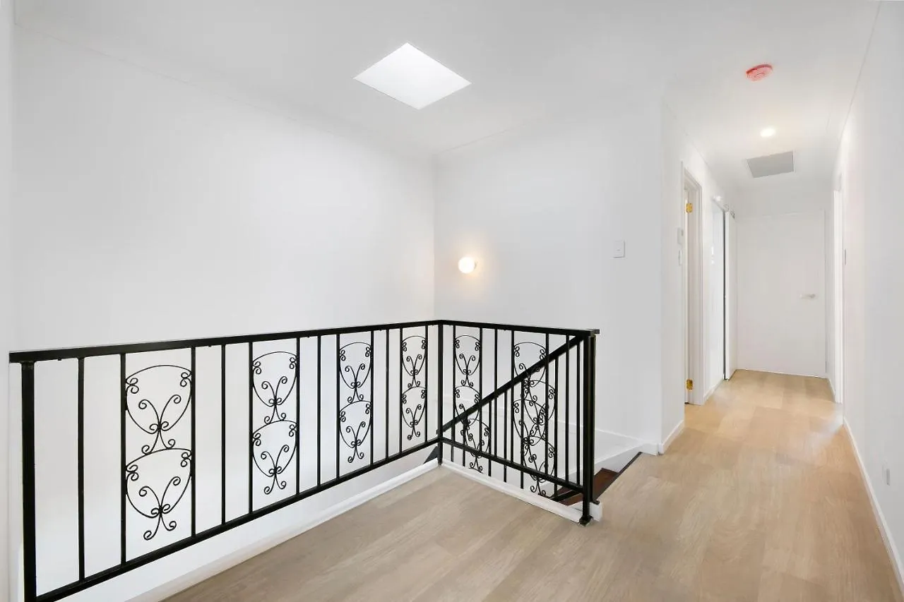 Spacious 4-bed With Mediterranean Touches *