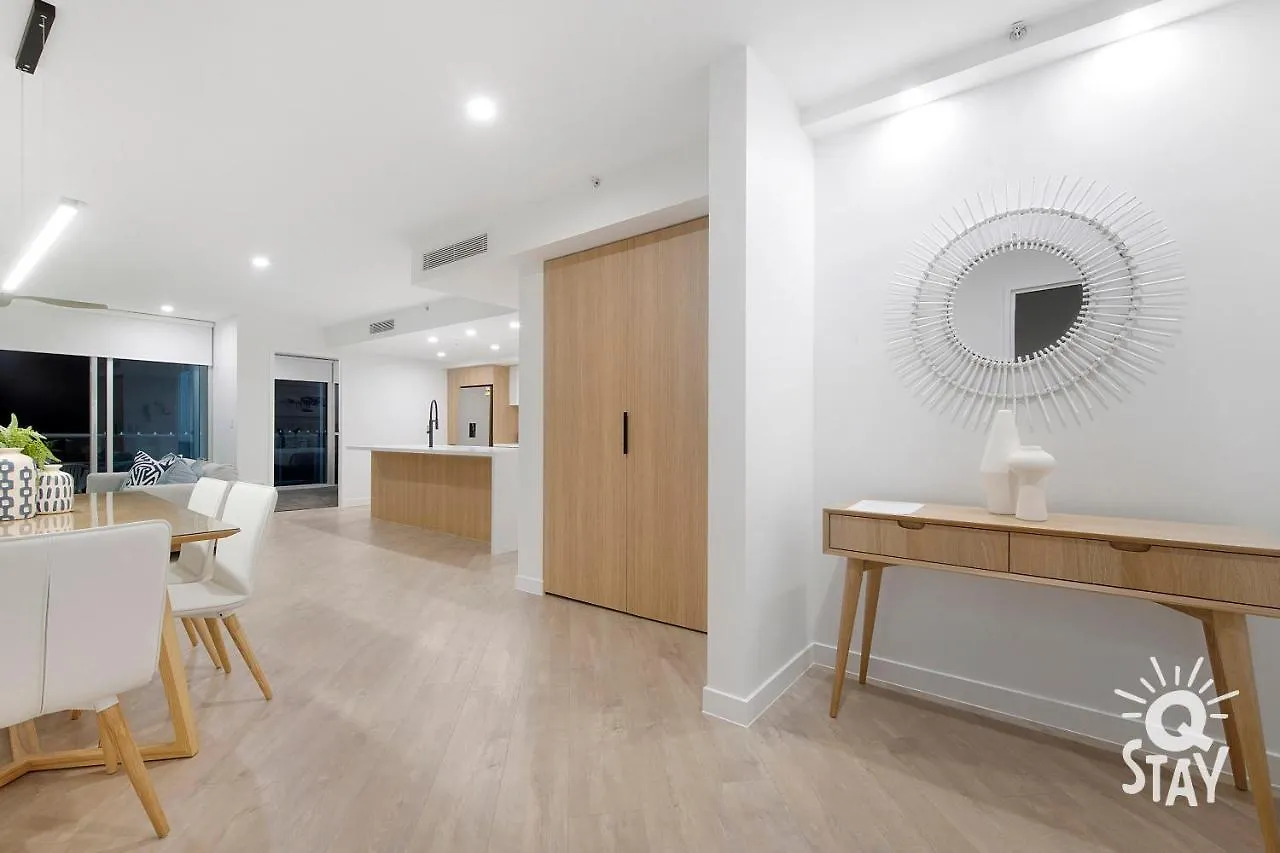 Luxurious 3 Bed Executive Sub Penthouse With Ocean View At Chevron Renaissance - Q Apartment *