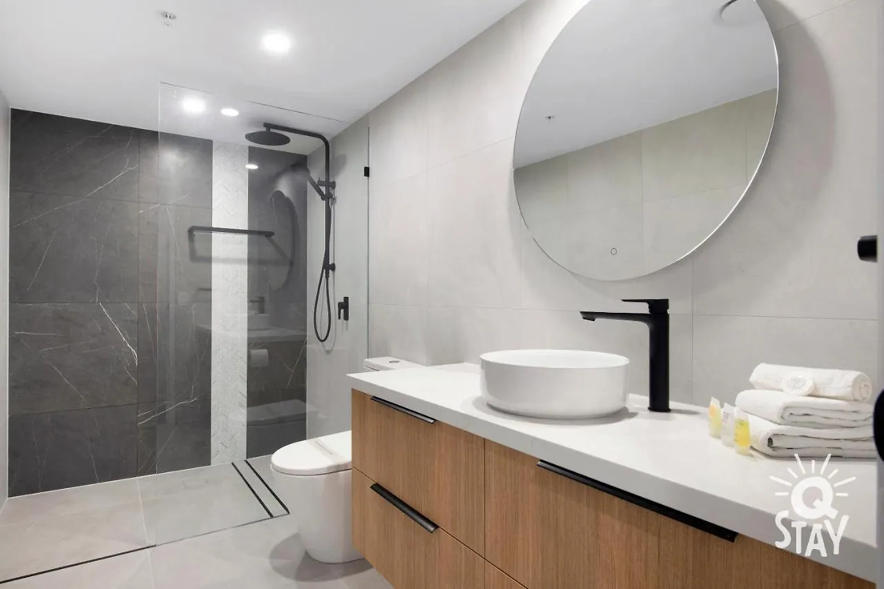 Luxurious 3 Bed Executive Sub Penthouse With Ocean View At Chevron Renaissance - Q Apartment