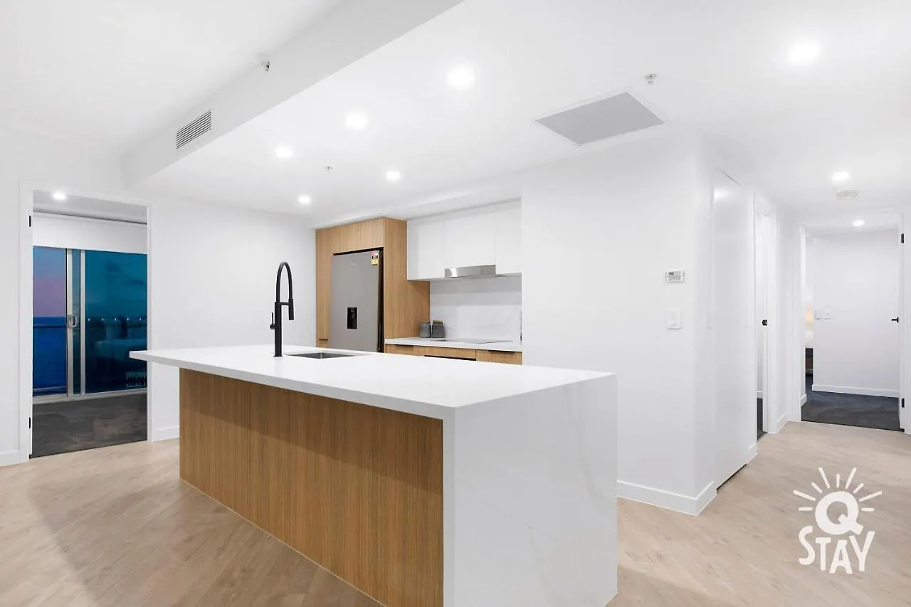 Luxurious 3 Bed Executive Sub Penthouse With Ocean View At Chevron Renaissance - Q Apartment Gold Coast