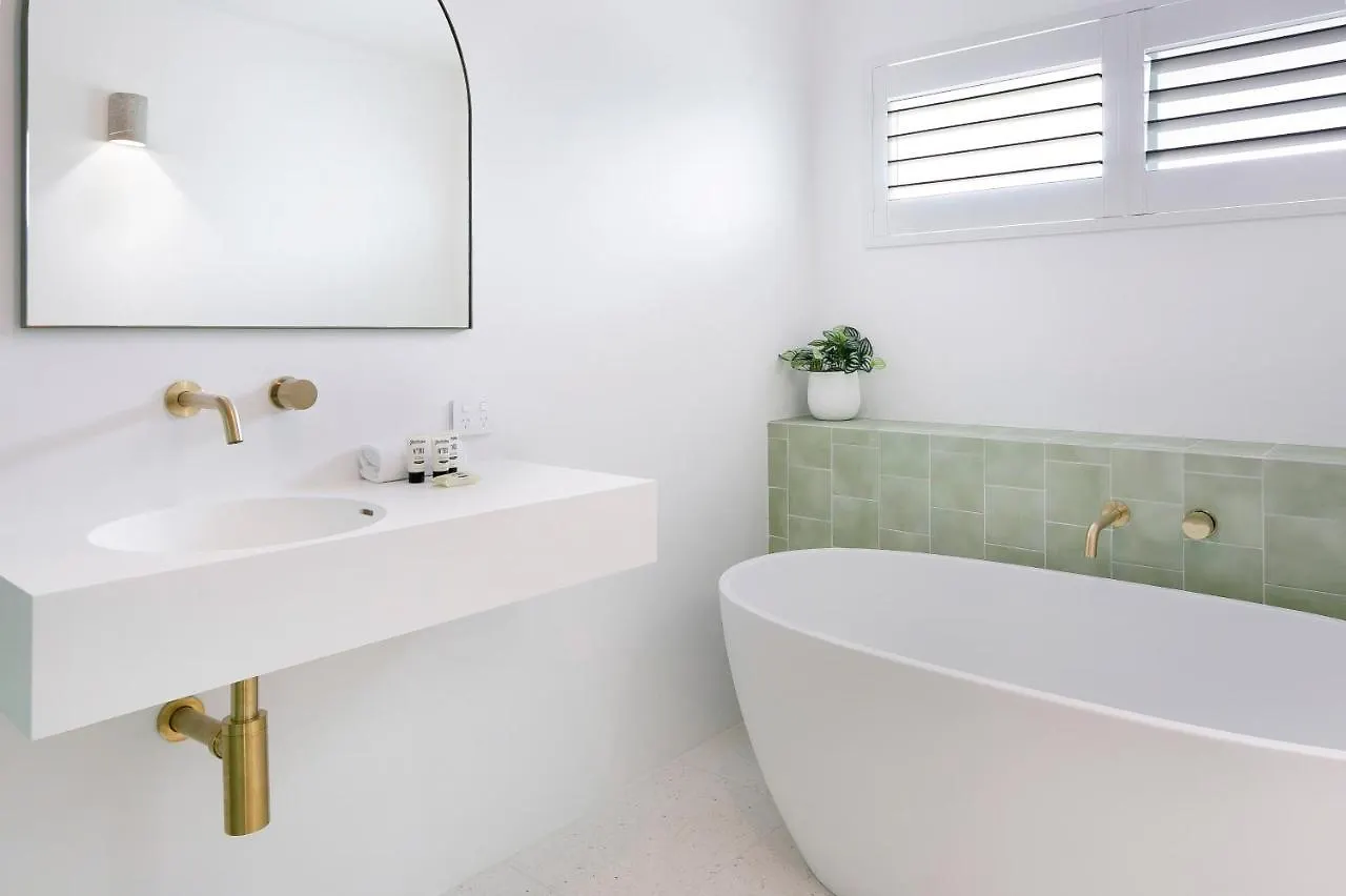 Spacious 4-bed With Mediterranean Touches Βίλα