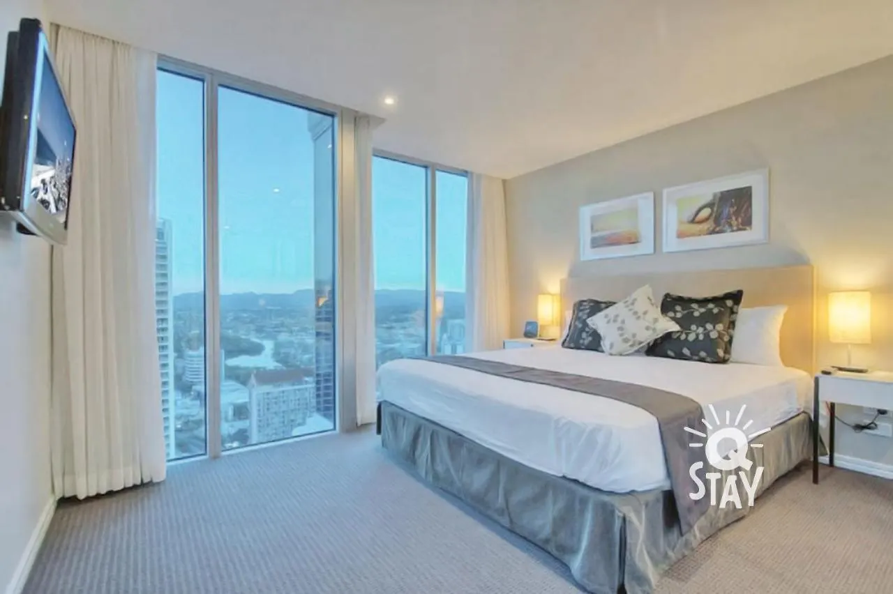 H Residences - Qstay Apartmán *