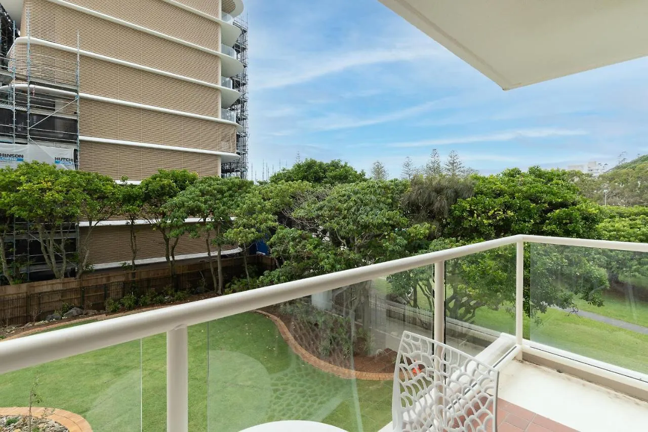 Beachy, Bright, And The Location On The Gc! Apartment