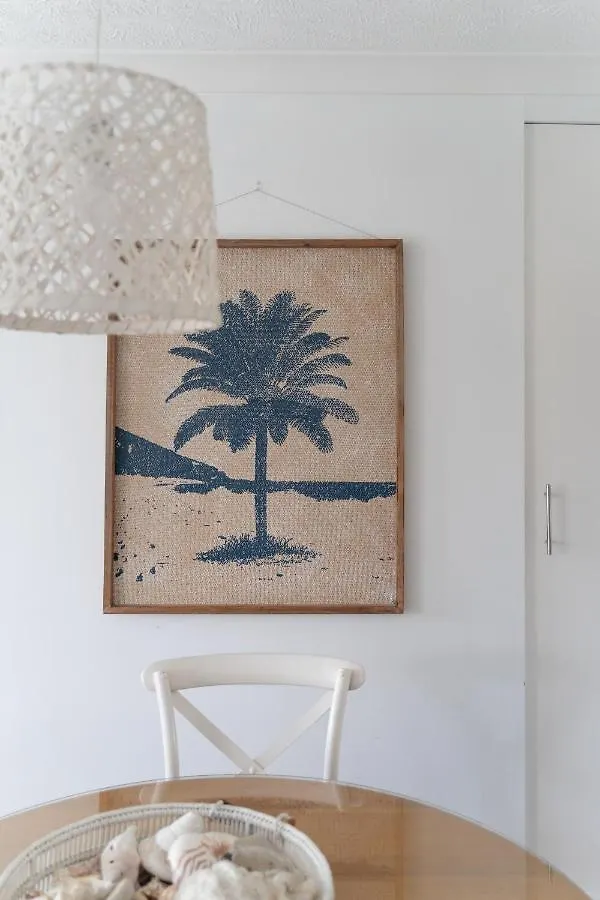 Apartment Beachy, Bright, And The Location On The Gc!