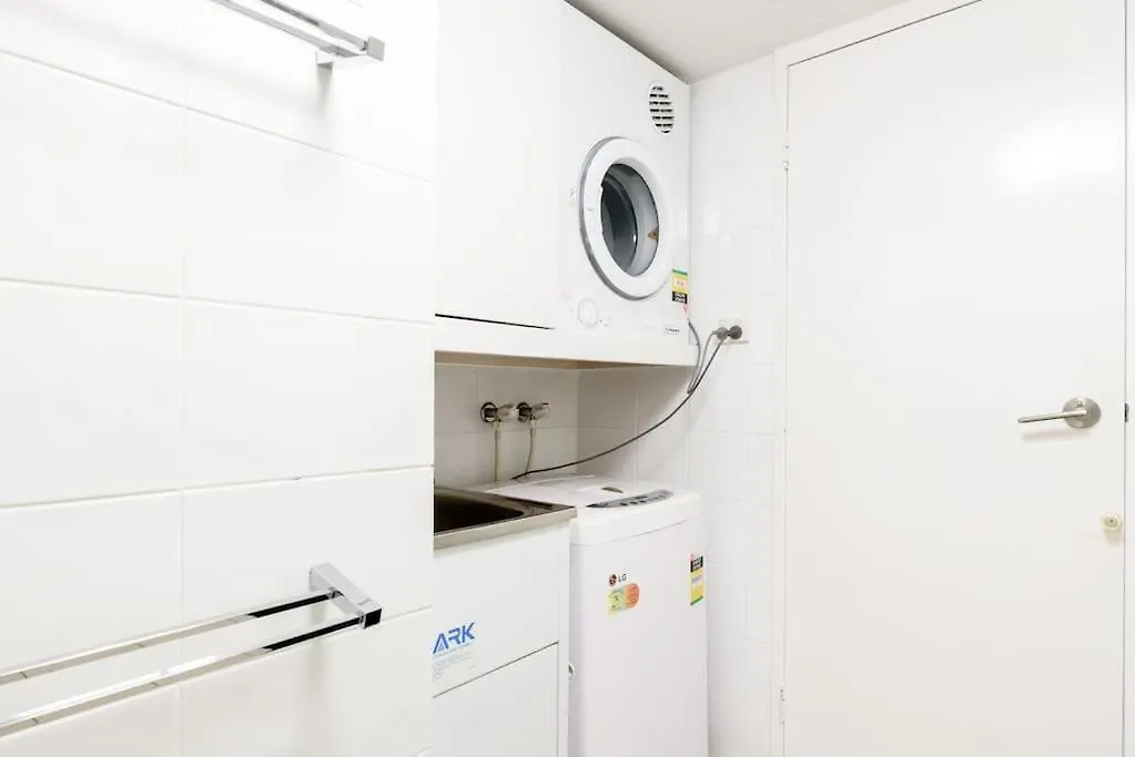 Beachy, Bright, And The Location On The Gc! Apartment Gold Coast