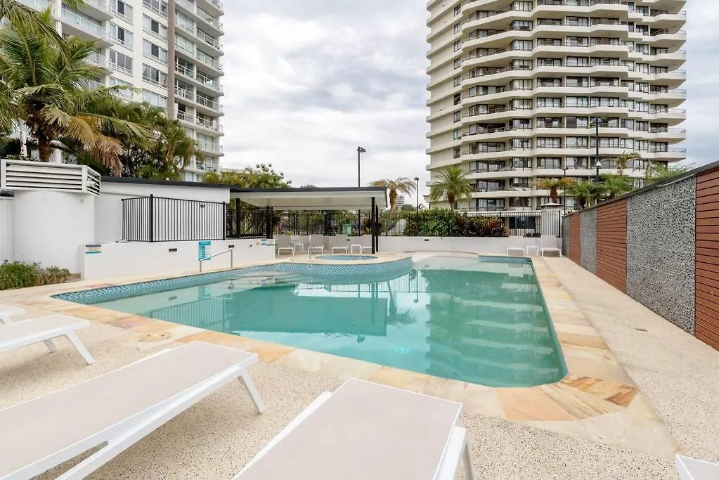 Beachy, Bright, And The Location On The Gc! Apartment