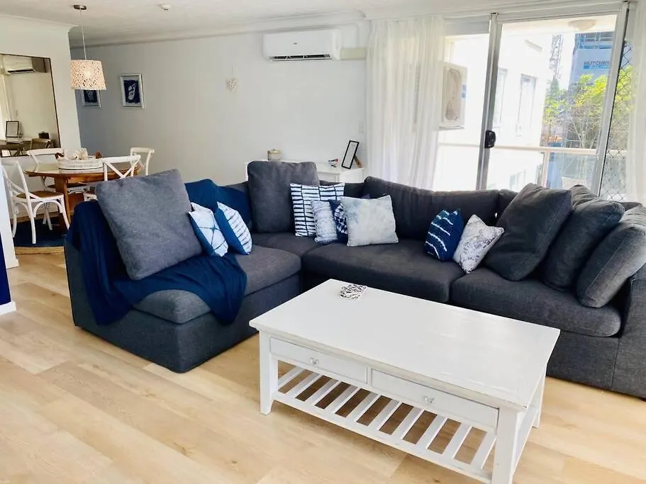 Apartment Beachy, Bright, And The Location On The Gc!