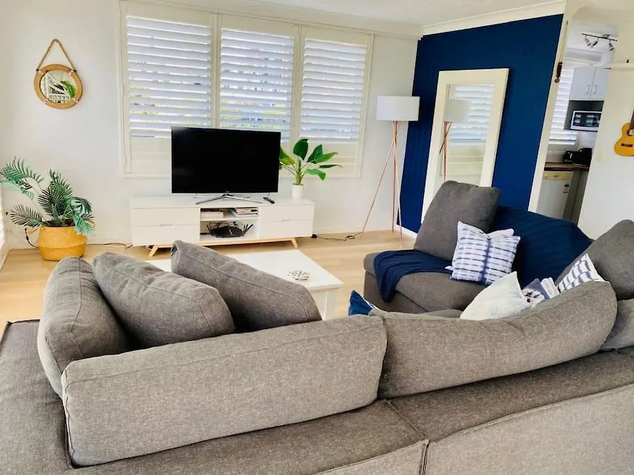 Beachy, Bright, And The Location On The Gc! Gold Coast