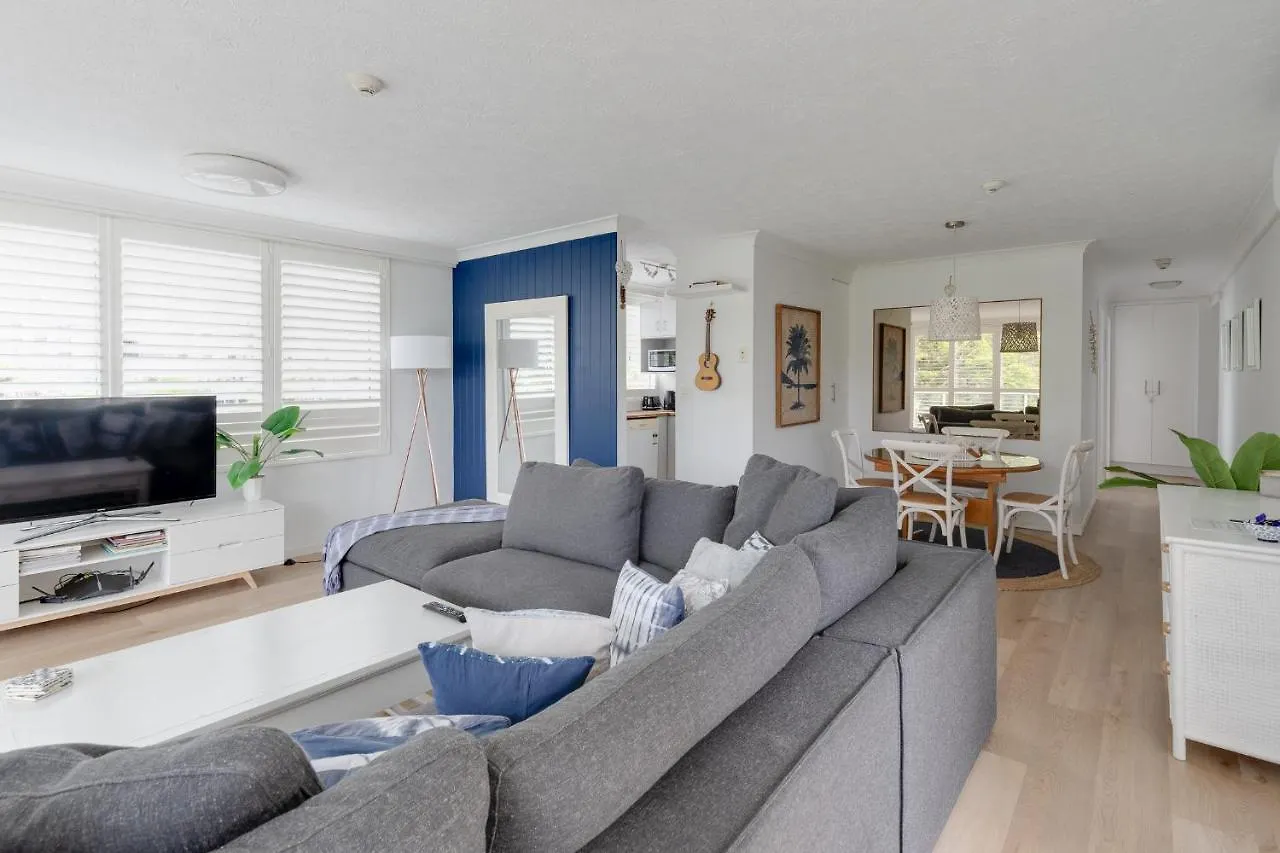 Apartment Beachy, Bright, And The Location On The Gc! *