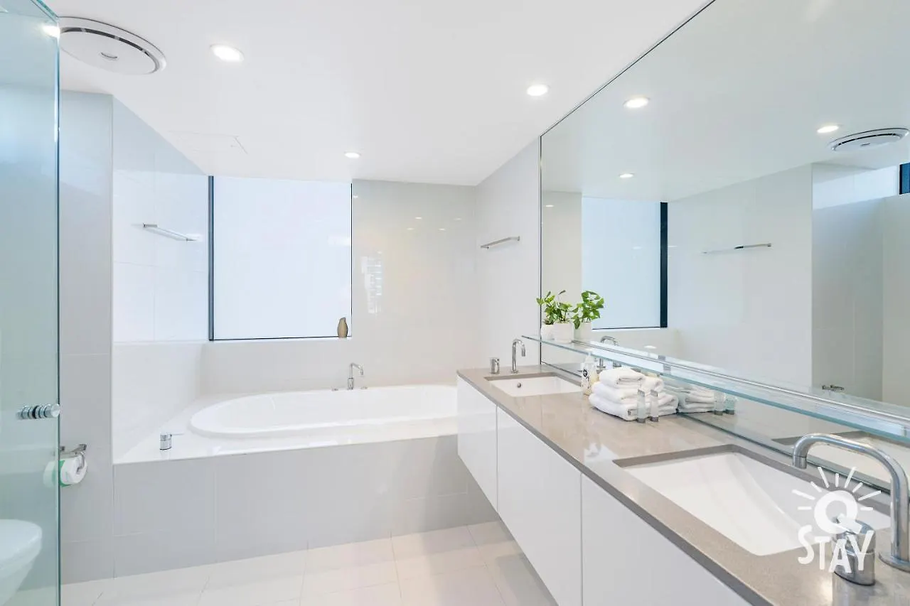Spectacular Family Kids Free 3 Bedroom Ocean At Circle On Cavill - Q Apartment *