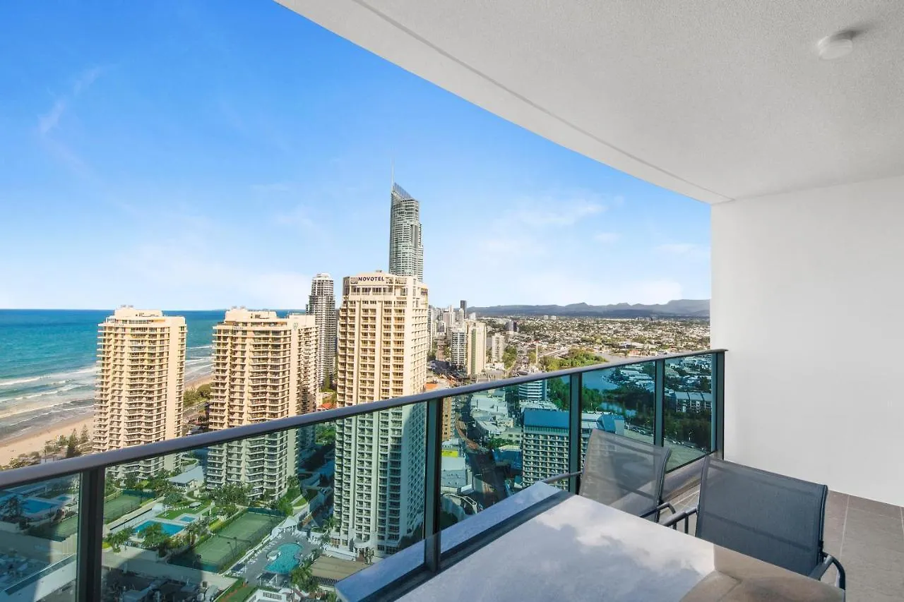 H Residences - Qstay Apartmán *