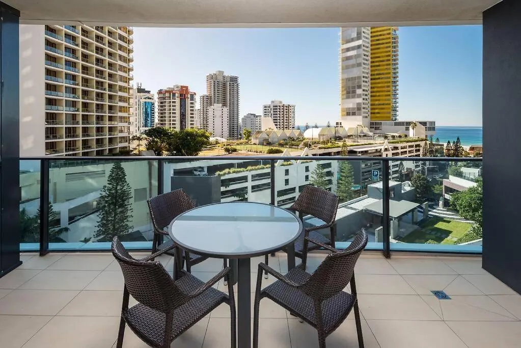 Oasis // Broadbeach Holiday home Gold Coast