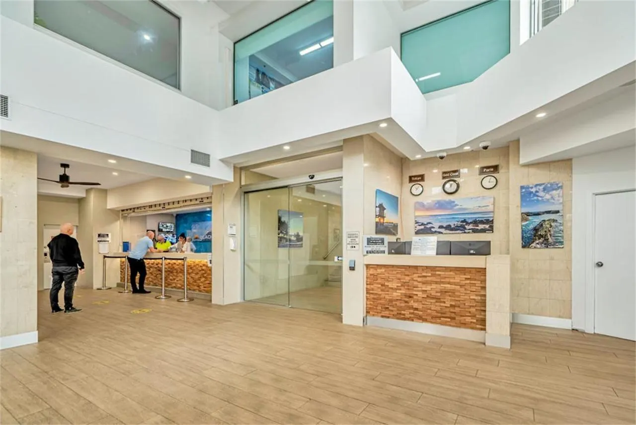 Beachside Modern In The Heart Of Surfers Paradise -free Parking Apartment