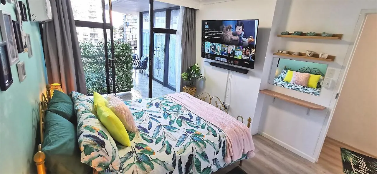 Apartment Beachside Modern In The Heart Of Surfers Paradise -free Parking *