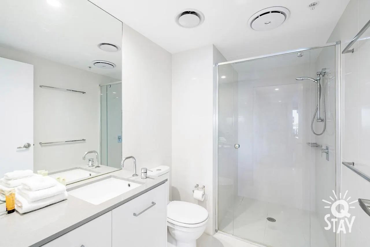 Spectacular Family Kids Free 3 Bedroom Ocean At Circle On Cavill - Q Apartment