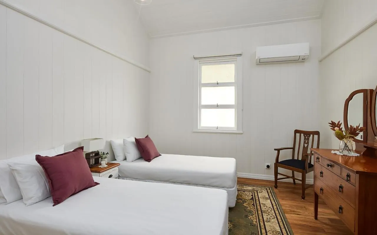 Holiday home Leighton On Burleigh *
