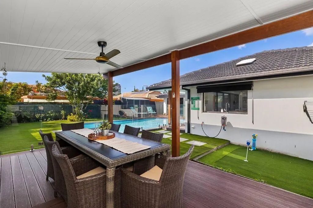 Ultra Modern & Relaxing Inner 4bed House - With A Private Pool - 10mins Walk To Holiday home *