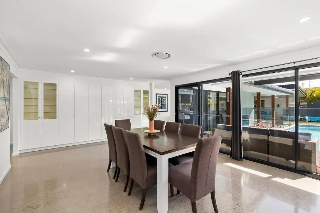 Ultra Modern & Relaxing Inner 4bed House - With A Private Pool - 10mins Walk To * Gold Coast