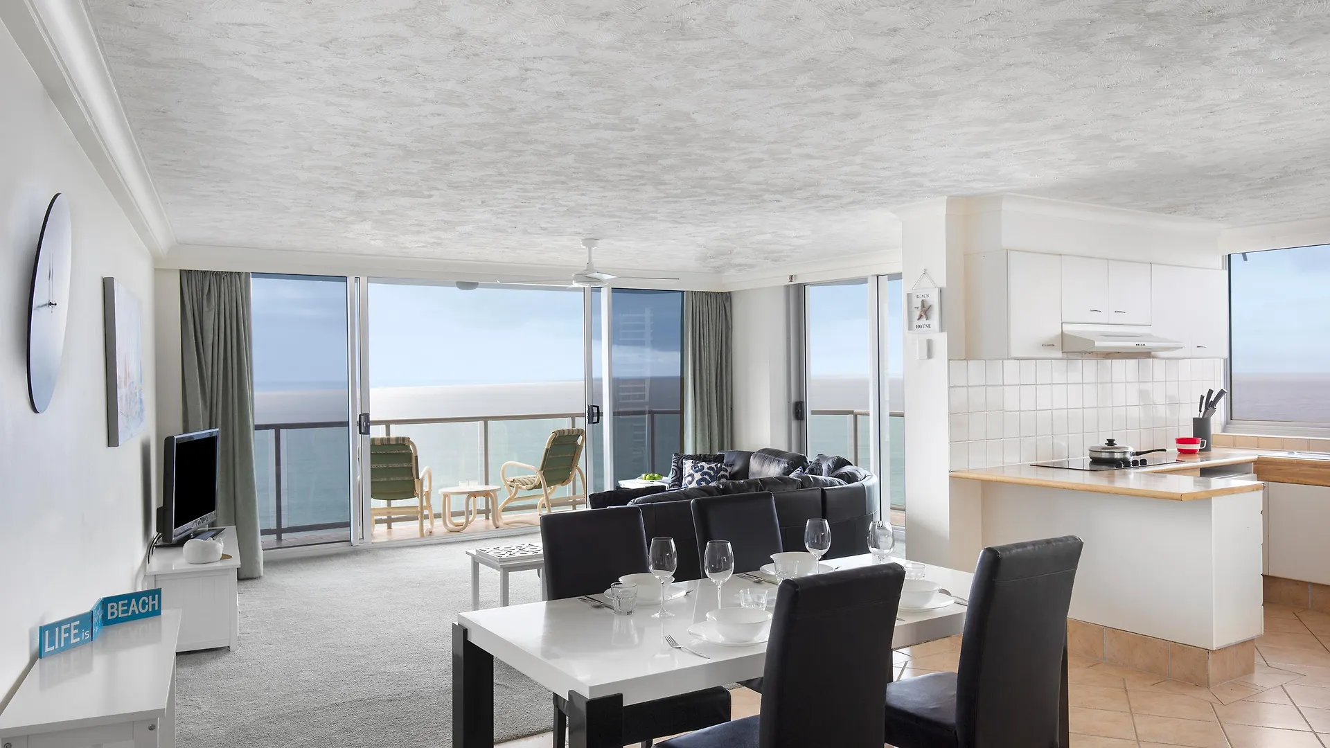 Breakfree Peninsula Aparthotel 4*