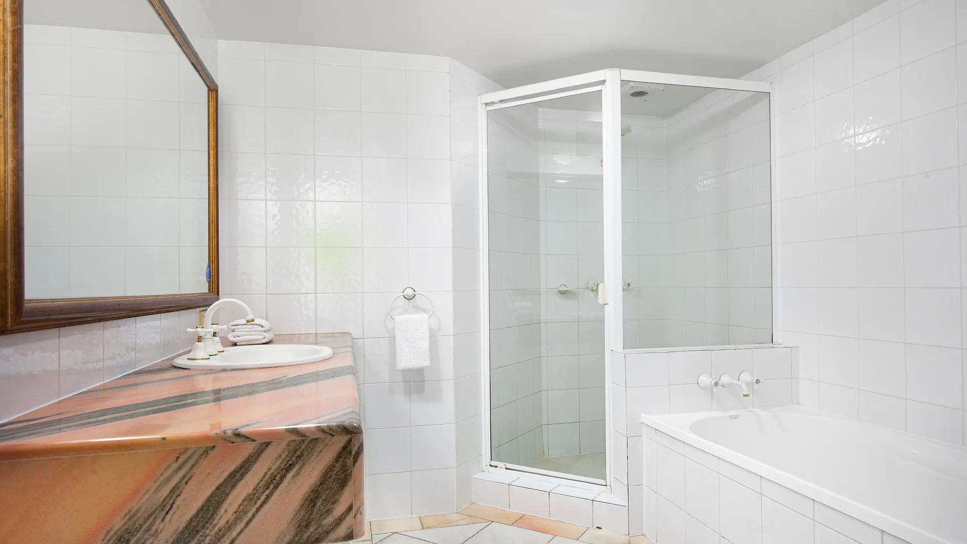 Breakfree Moroccan Apartahotel 3*