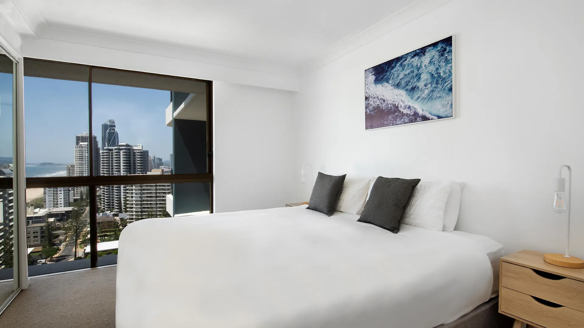 Breakfree Longbeach Aparthotel