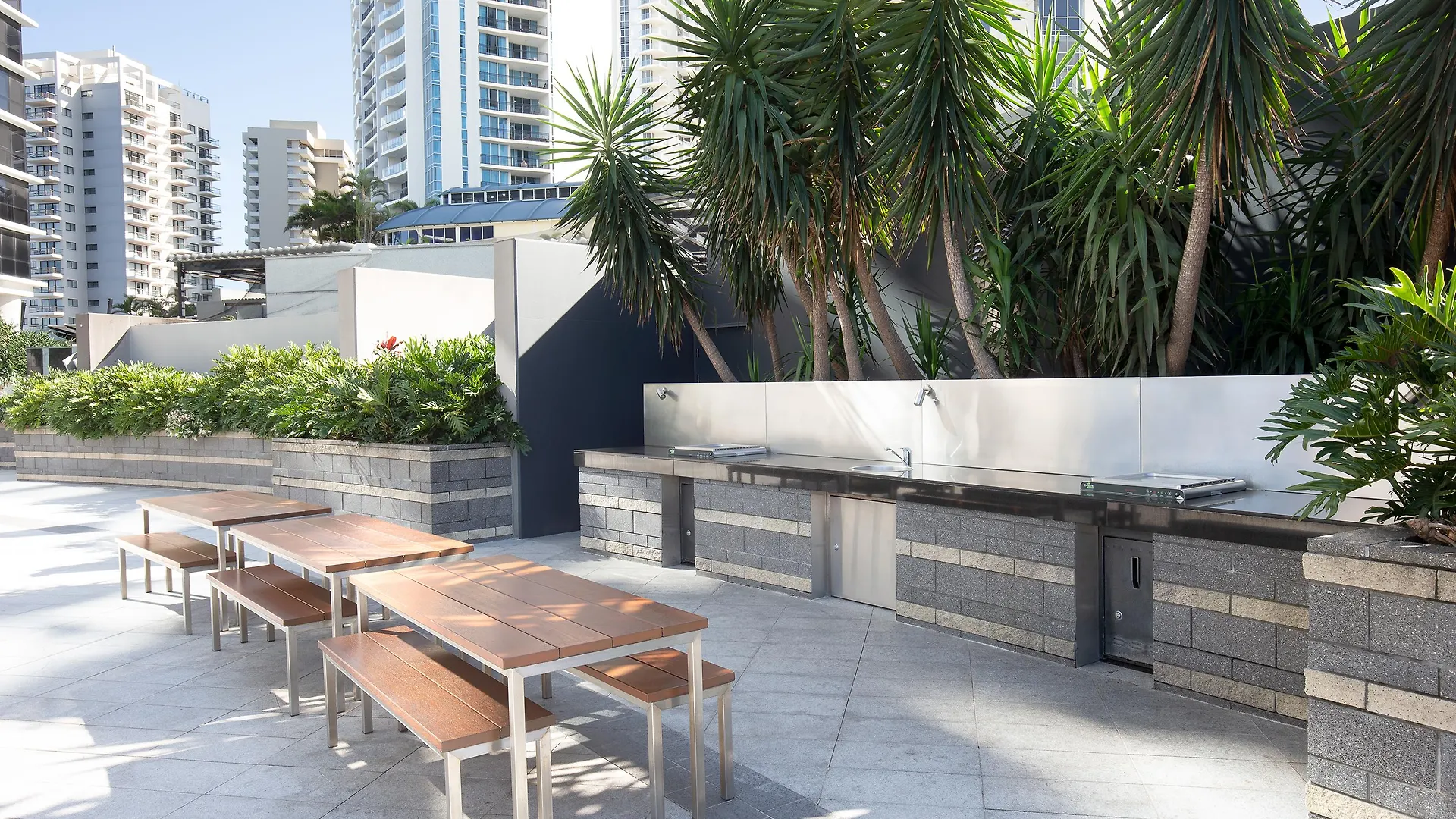 Mantra Circle On Cavill Aparthotel 4*