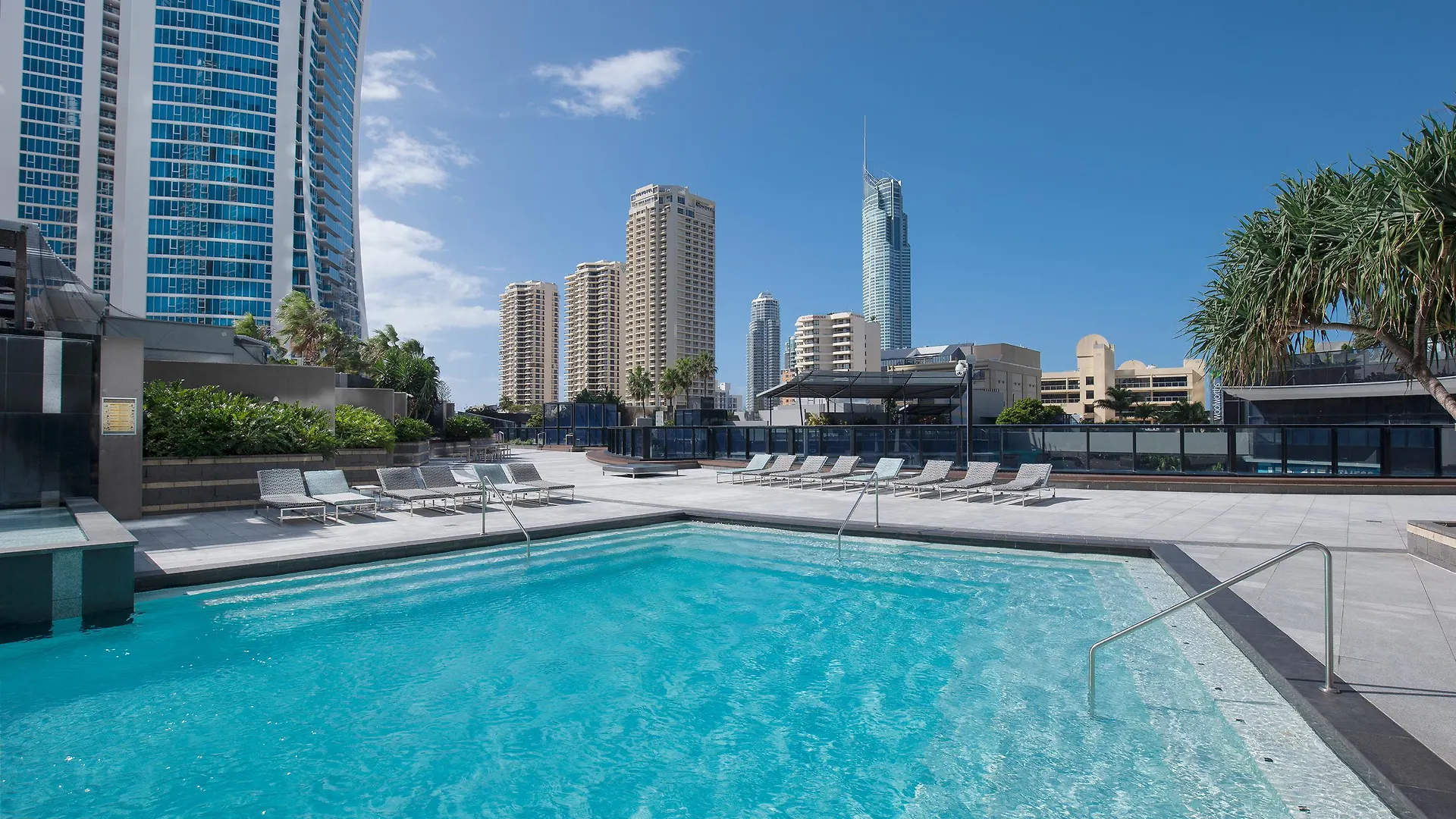 Aparthotel Mantra Circle On Cavill