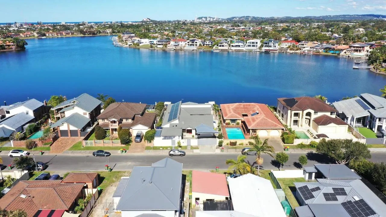 Mermaid Waters Duplex House Gold Coast