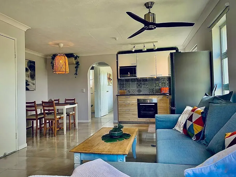 Broadbeach, Stylish Close To Everything Apartment *