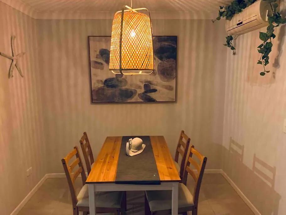 Broadbeach, Stylish Close To Everything Apartment