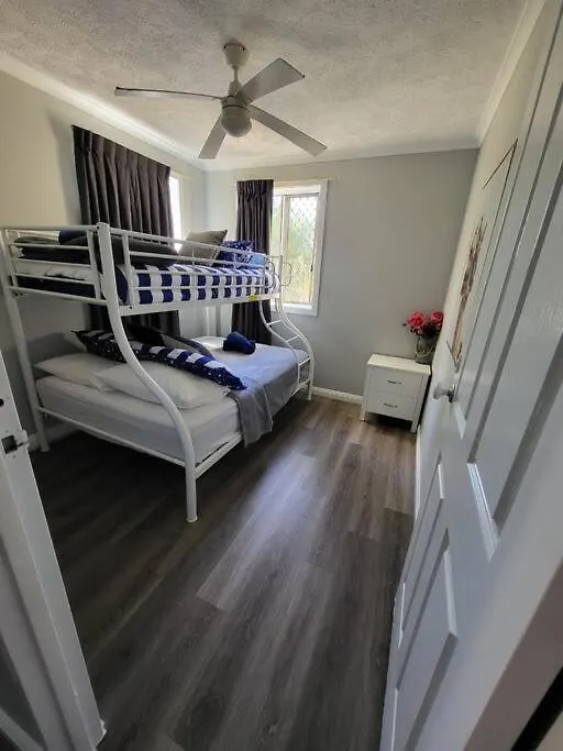 アパート 3 Bedroom Surfers Paradise ゴールドコースト