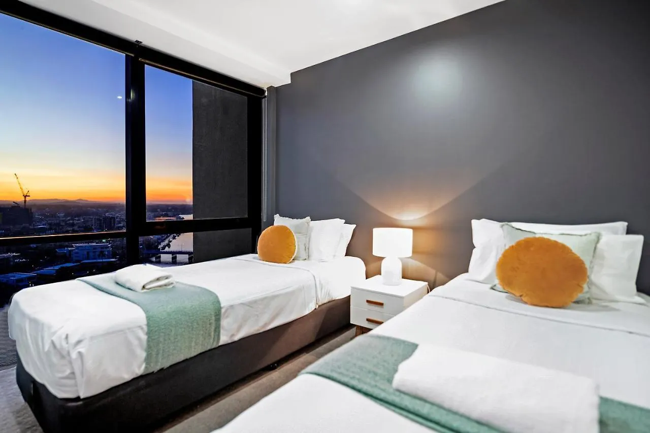 Circle On Cavill - 2 Bedroom Ocean View Units