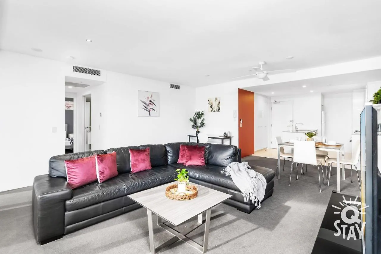 Apartment Circle On Cavill - 2 Bedroom Ocean View Units *