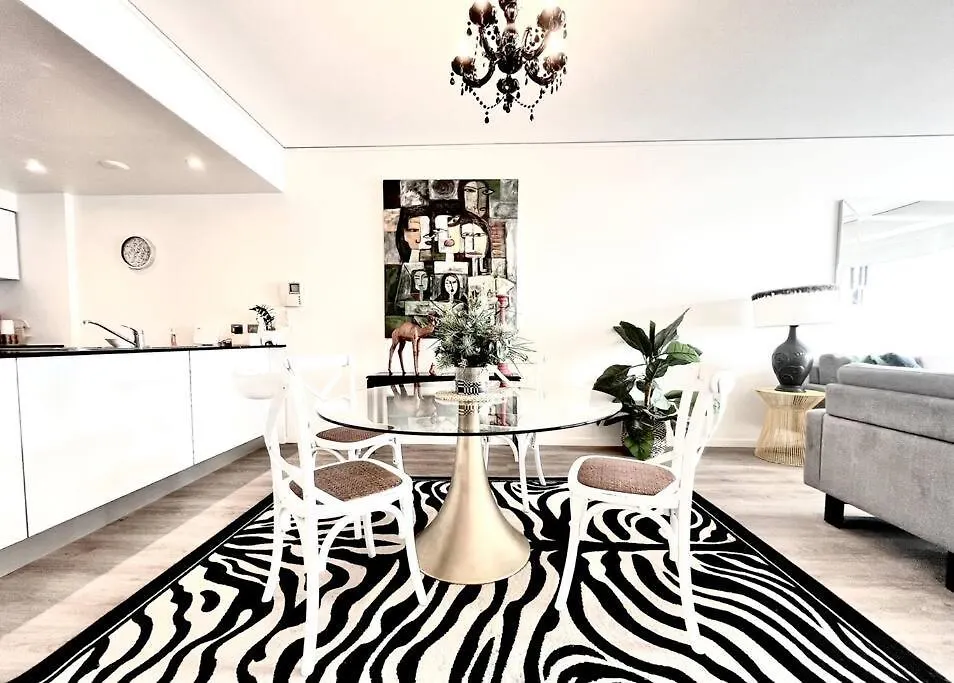 Sea Views Broadbeach Apartment
