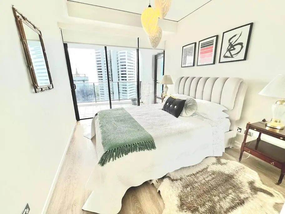 Sea Views Broadbeach Apartment