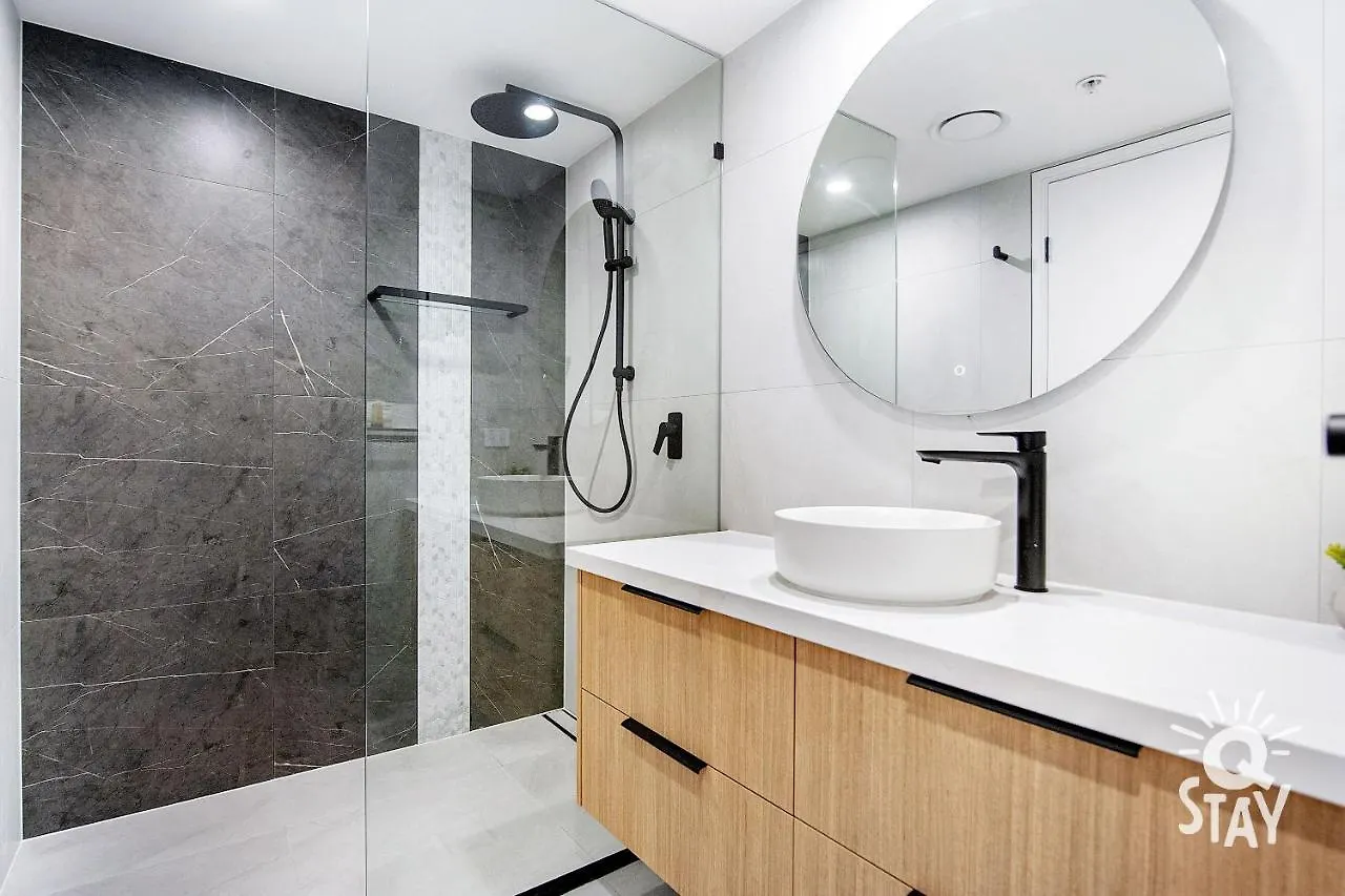 Luxurious 3 Bed Executive Sub Penthouse With Ocean View At Chevron Renaissance - Q Apartment *