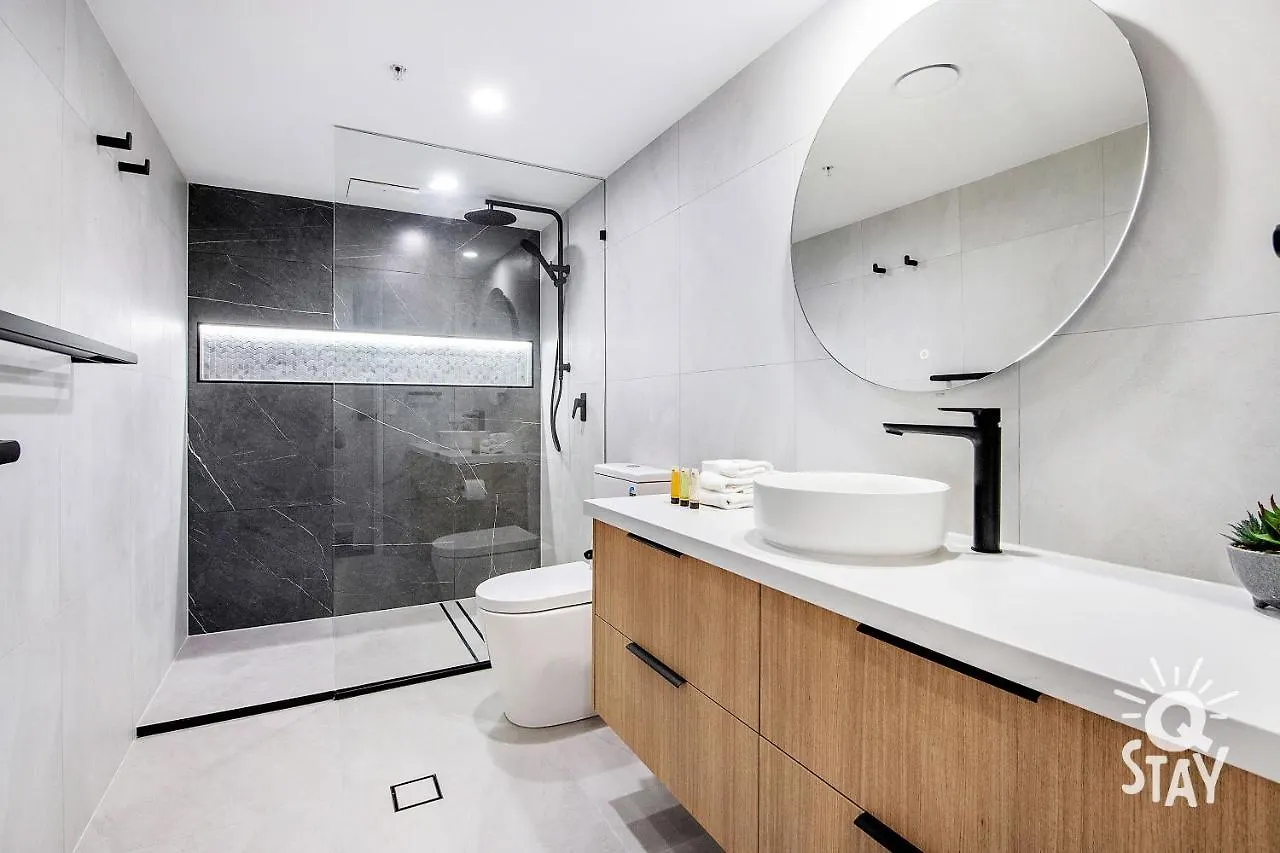 Apartment Luxurious 3 Bed Executive Sub Penthouse With Ocean View At Chevron Renaissance - Q *