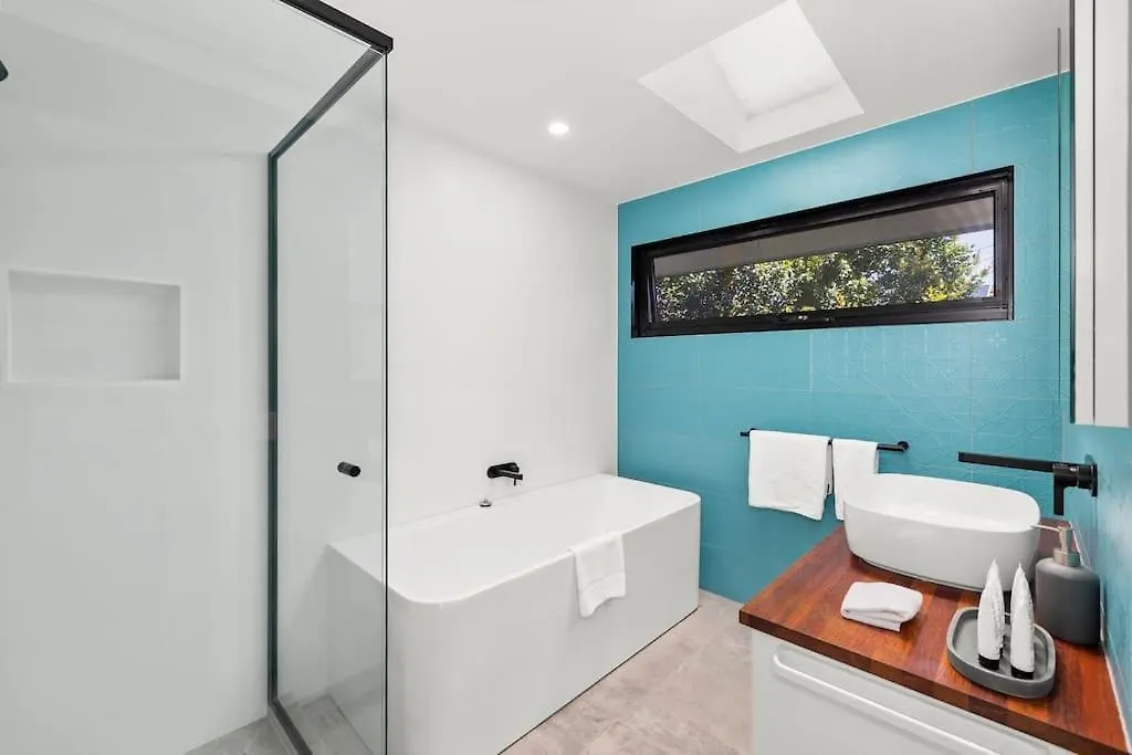 Ultra Modern & Relaxing Inner 4bed House - With A Private Pool - 10mins Walk To Gold Coast