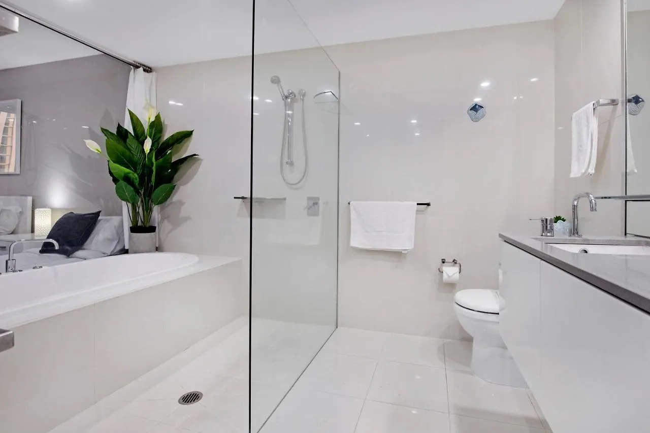 Apartment Circle On Cavill Surfers Paradise- 3 Bedroom Gold Coast
