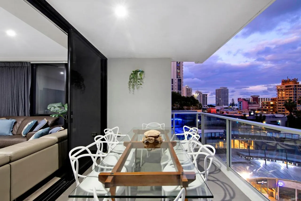 Apartment Circle On Cavill Surfers Paradise- 3 Bedroom *