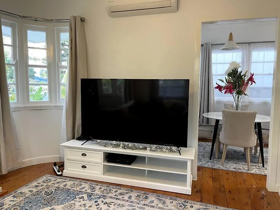 House 100ms To Freshly Renovated New Appliances *