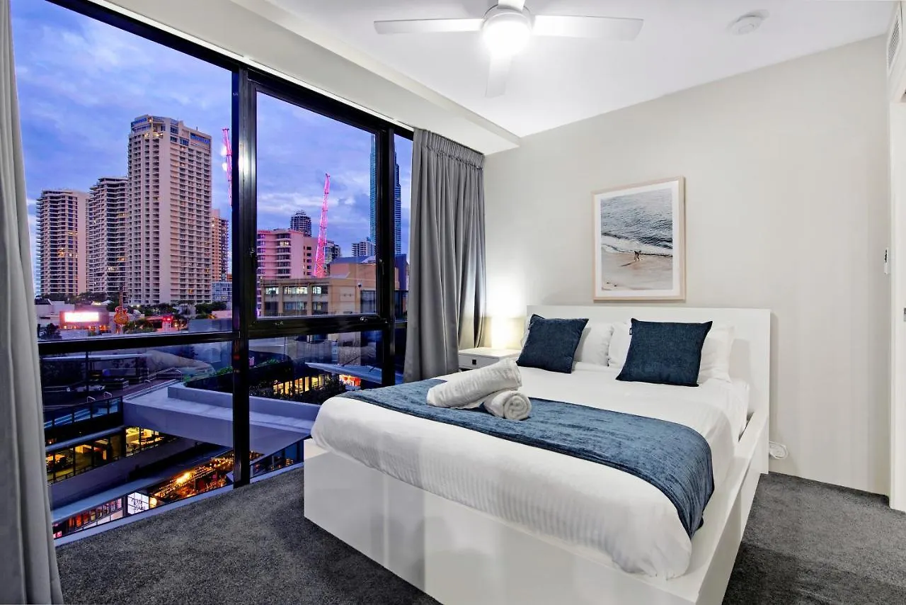 Circle On Cavill Surfers Paradise- 3 Bedroom Apartment *