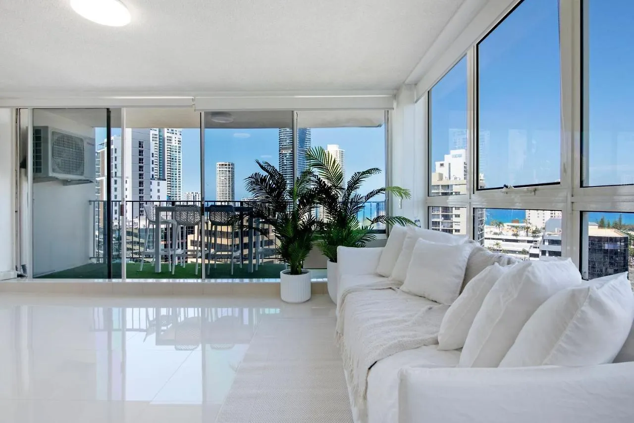 Large Waterfront In Surfers Paradise - Coasthm Gold Coast