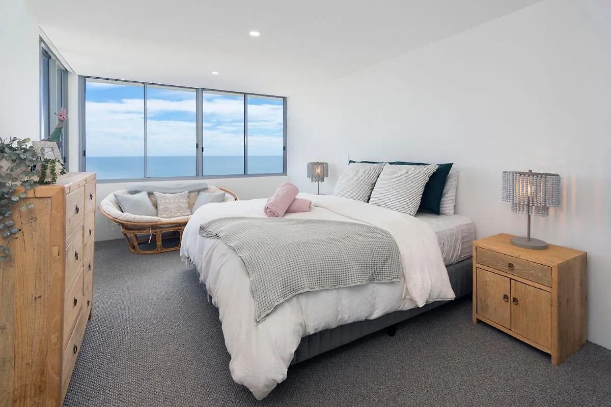Beachfront Surfers Paradise Berkeley By The Sea Apartment Gold Coast