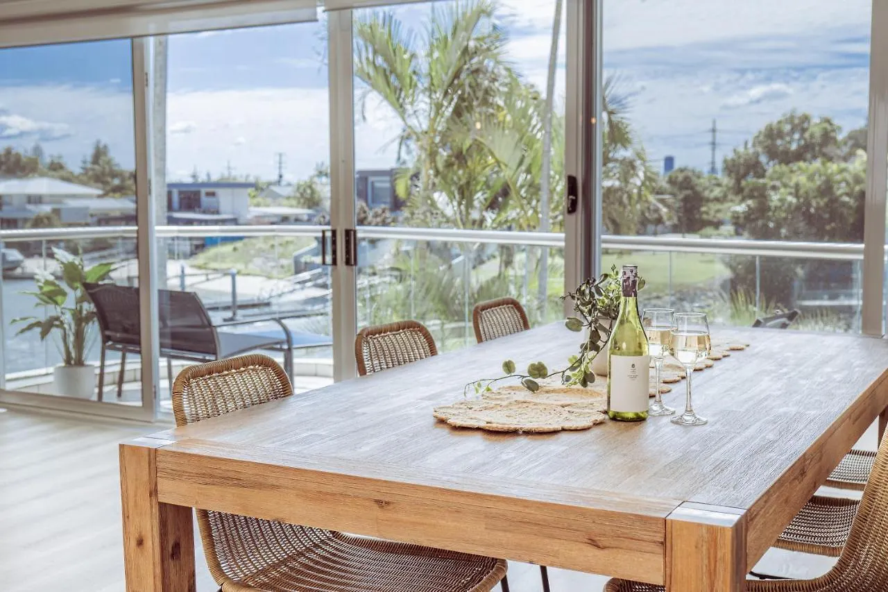 Luxury Canal Paradise, 3 Bed In Broadbeach Waters Gold Coast