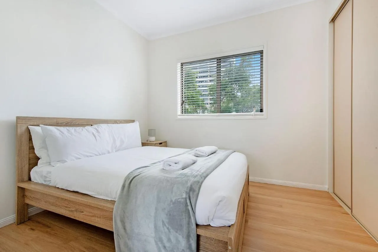 Southport Spacious Three Bedroom Getaway - Coasthm Apartment