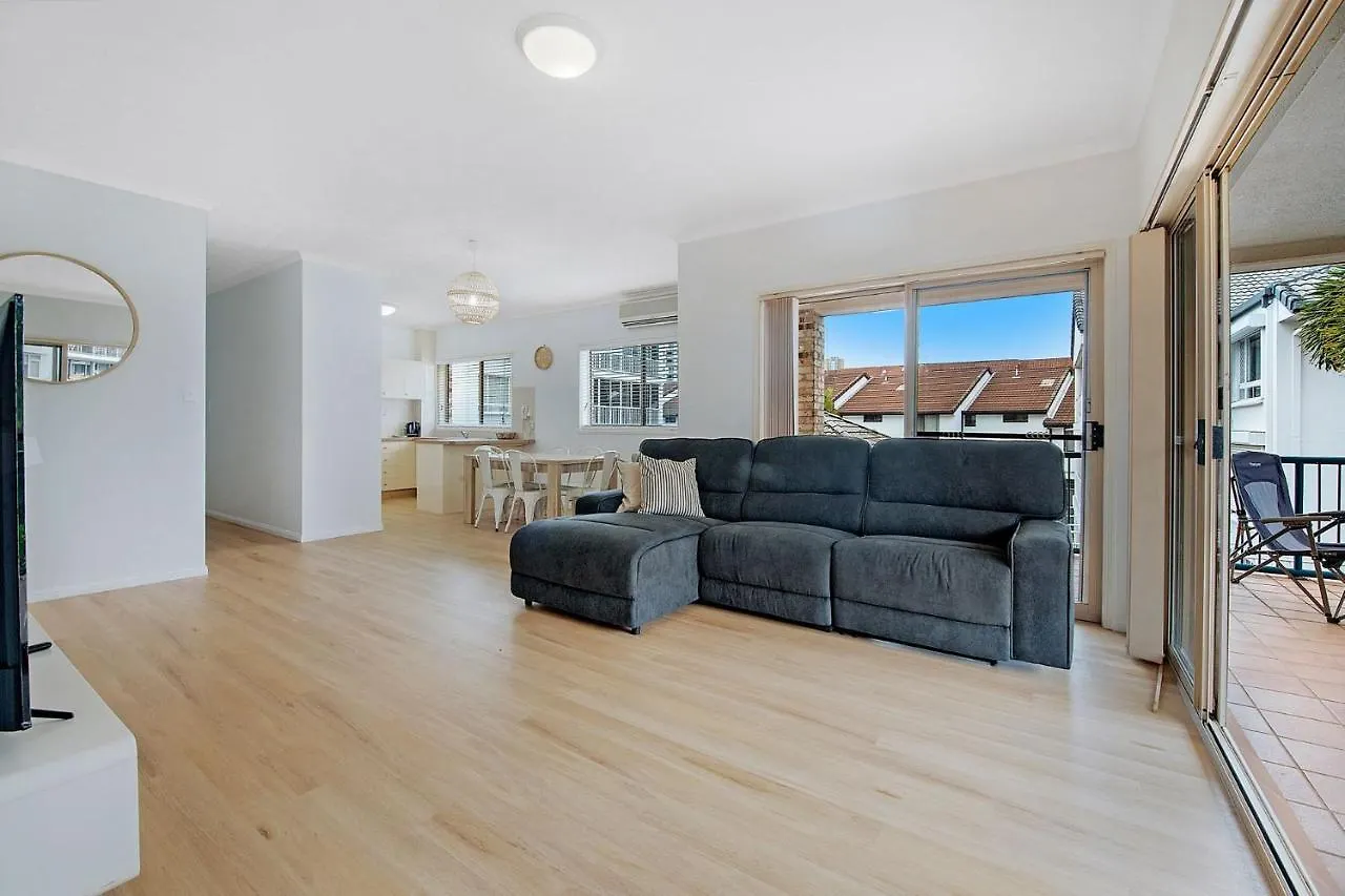 Southport Spacious Three Bedroom Getaway - Coasthm Apartment Gold Coast